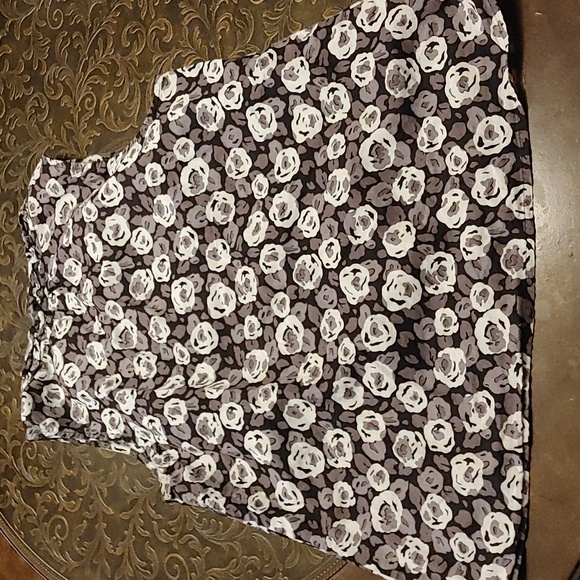 3/$30 Loft Sleeveless Top Sz Med Petite - Picture 3 of 3